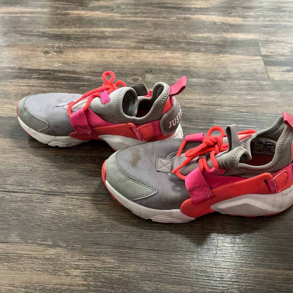 Nike Kids Sneakers in Pink and Gray.  Size 8.5
